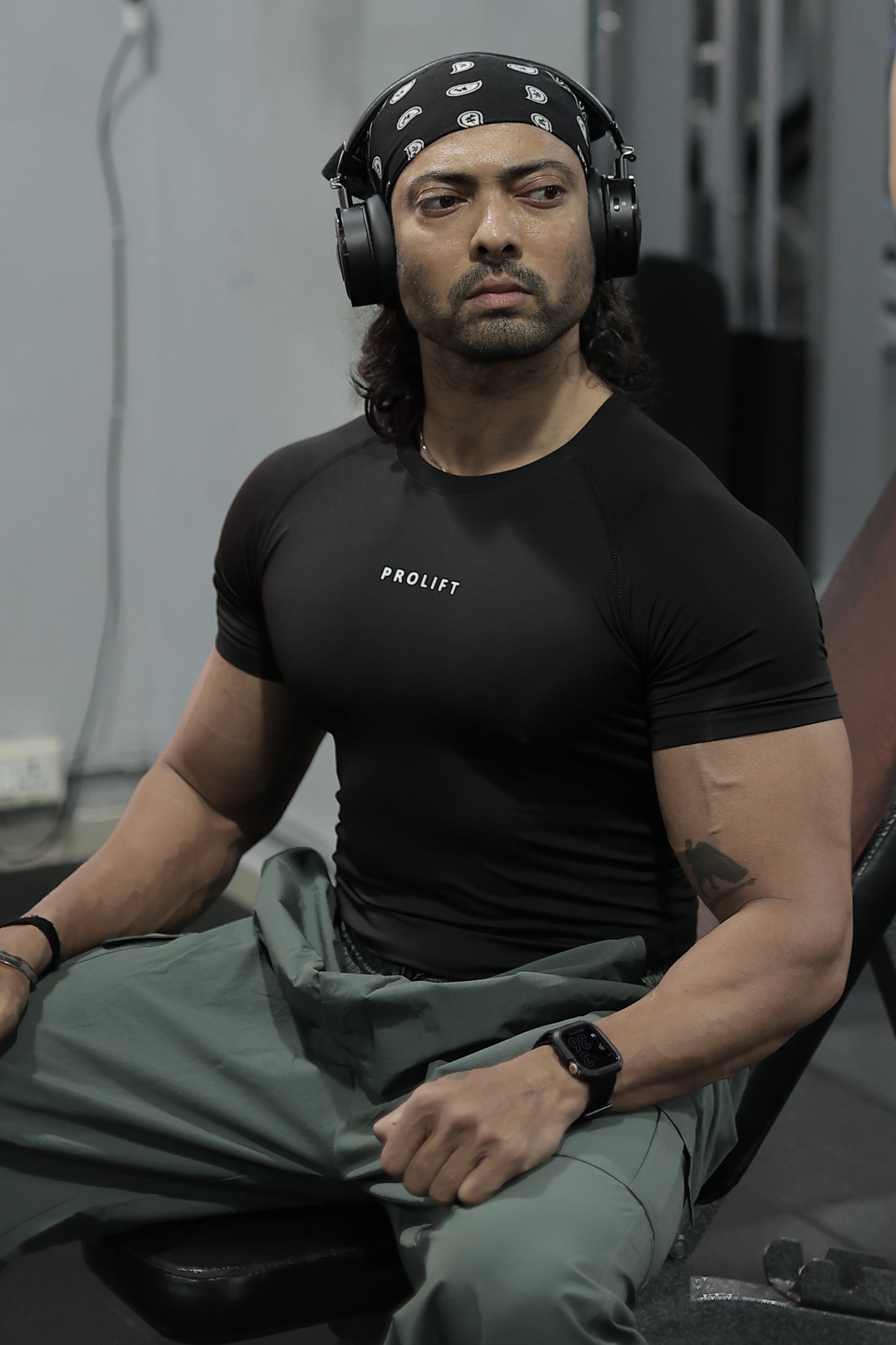 BLACK COMPRESSION AND GREY TRACKPANTS