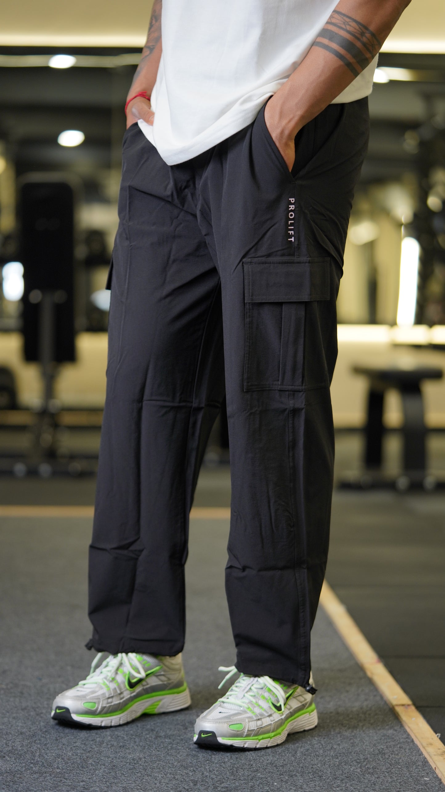 OVERSIZED CARGO PANTS - BLACK